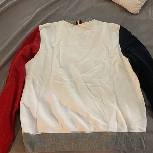 Tommy Hilfiger sweater - Picture 2 of 3